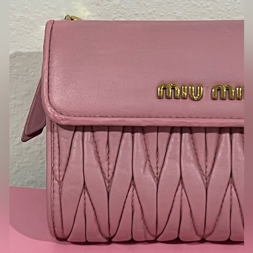 💖SOLD💖Miu Miu Pink Wallet - Picture 4 of 17